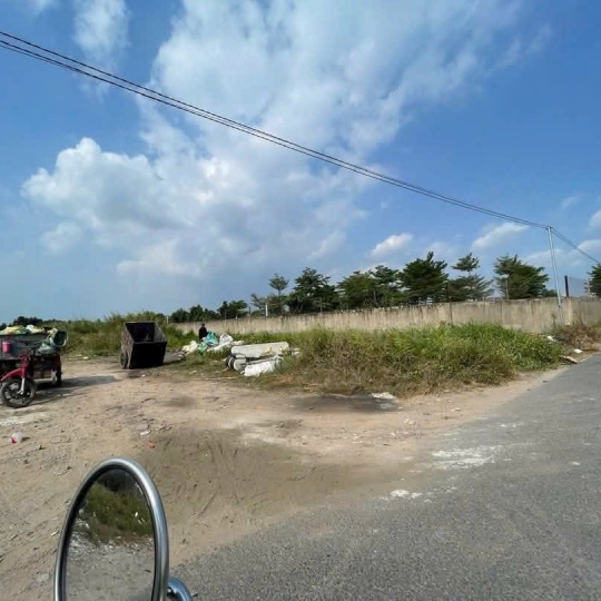 Đất mặt đường nhựa lớn 