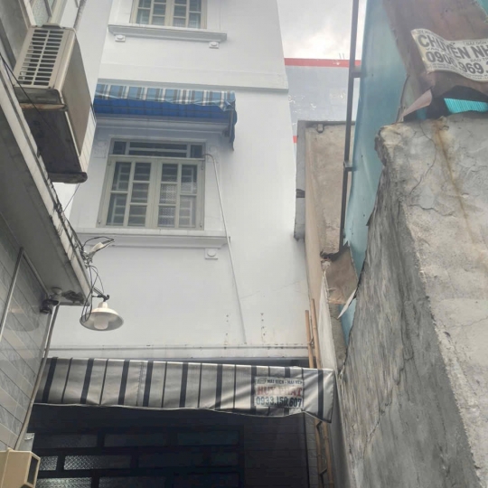Bán nhà vị trí đẹp tại Q12