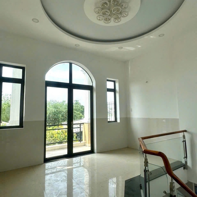 Bán nhà đường kim cương gần trường học, và chợ