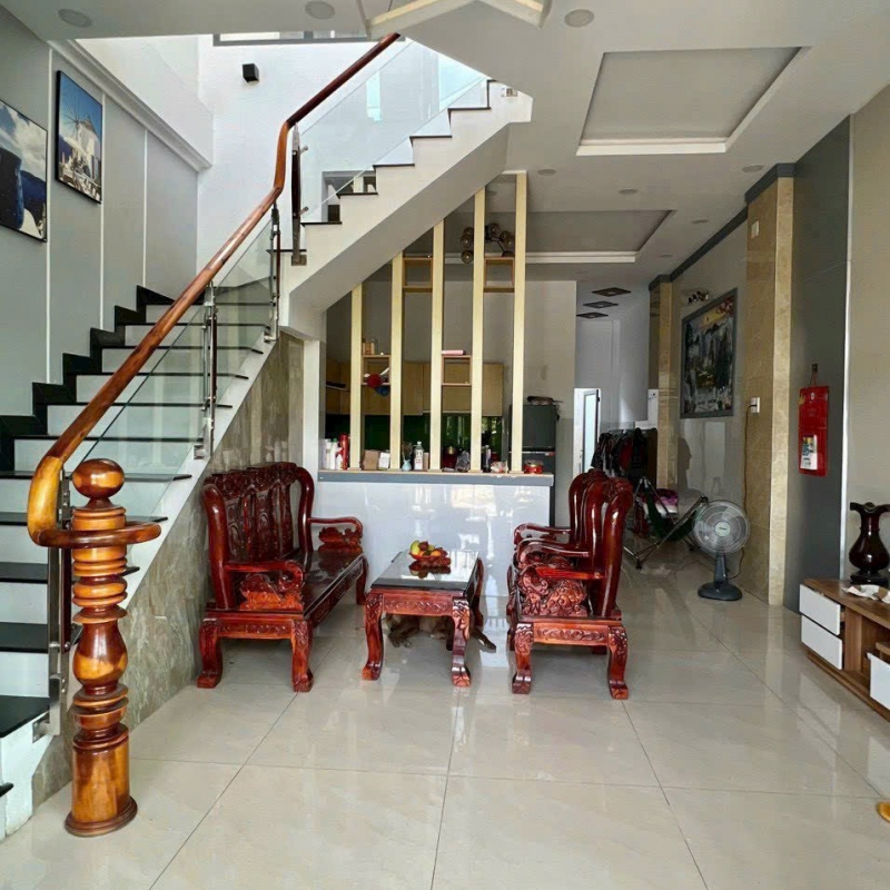 Bán nhà đường kim cương gần trường học, và chợ
